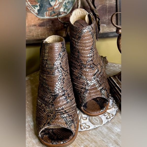 EUC Paul Green “Cayenne” in Platino/Sisal Snake Print Bootie. UK Sz 3.5/US 6 - Picture 6 of 16